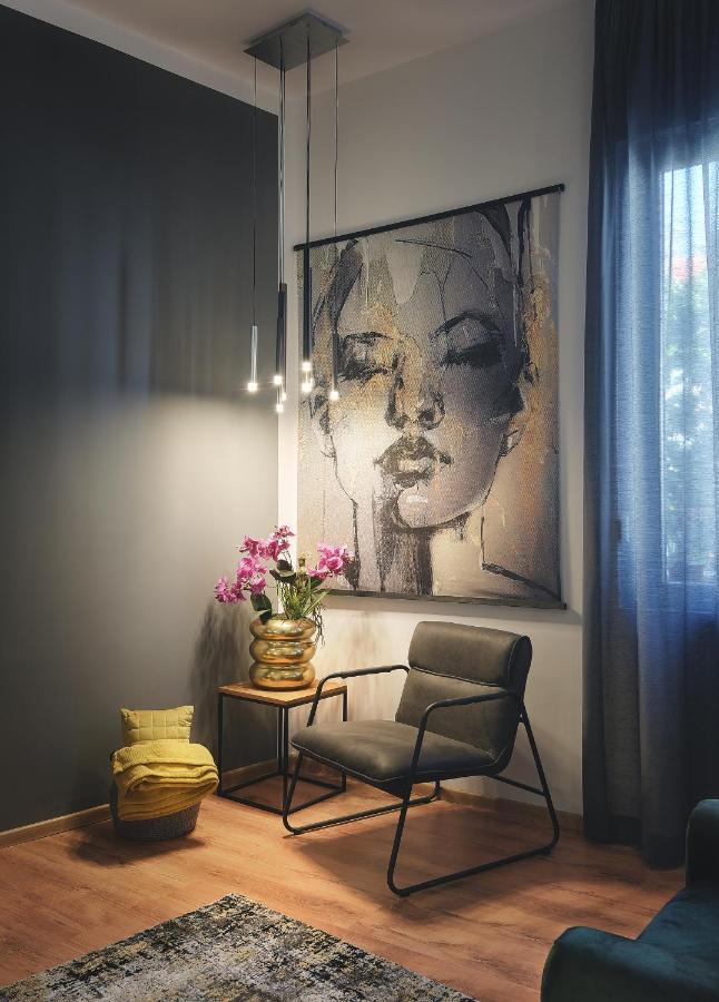 E&F Luxury Apartments بولا المظهر الخارجي الصورة
