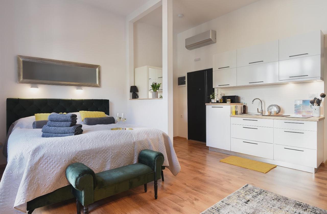 E&F Luxury Apartments بولا المظهر الخارجي الصورة